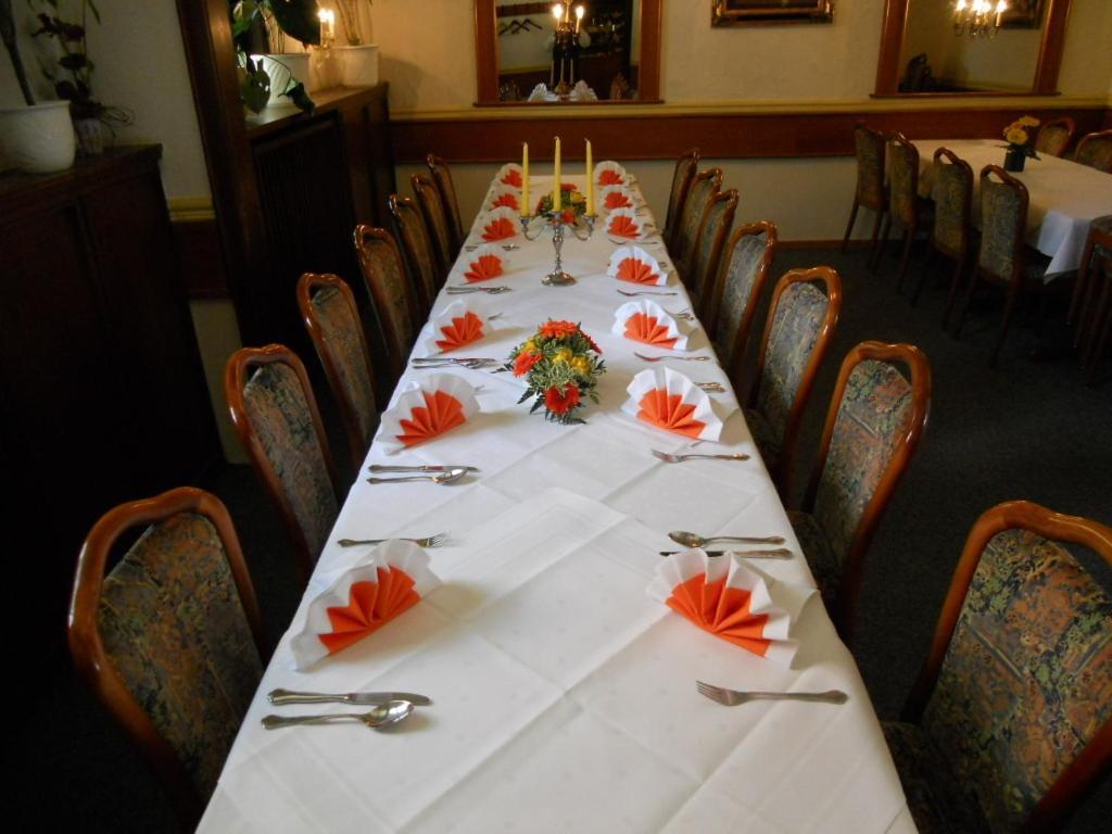 וופרטל Hotel Restaurant Zur Post מראה חיצוני תמונה