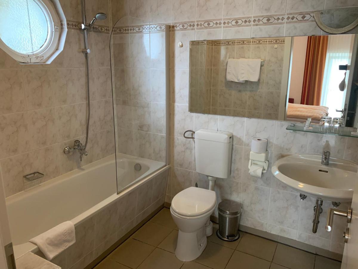 וופרטל Hotel Restaurant Zur Post מראה חיצוני תמונה